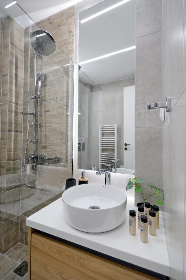 Elegant Big Apartment In Athens Center With Balcony Kültér fotó